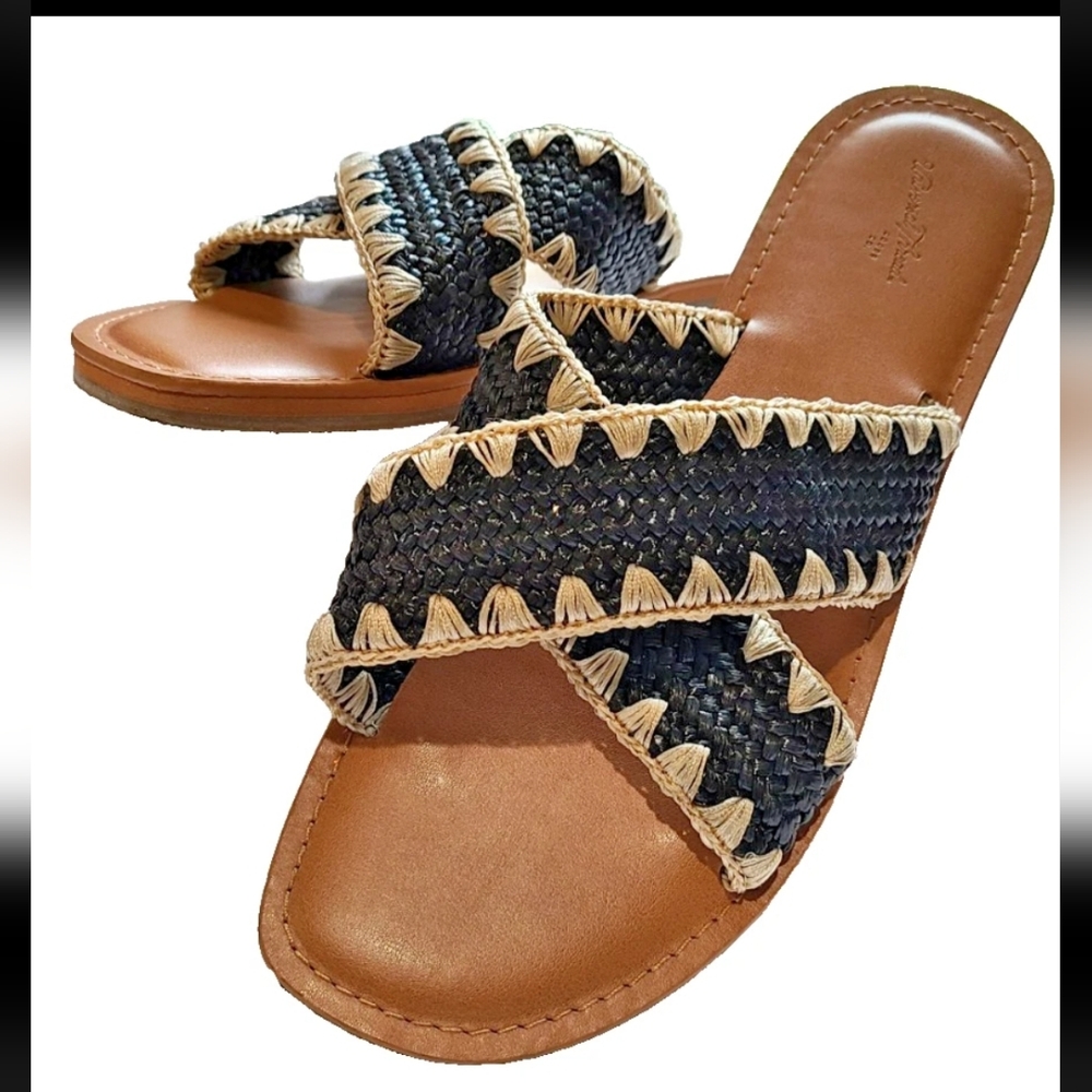 Universal Tread Boho  Black and Tan Sandals with Cross-Strap Design Sz 11